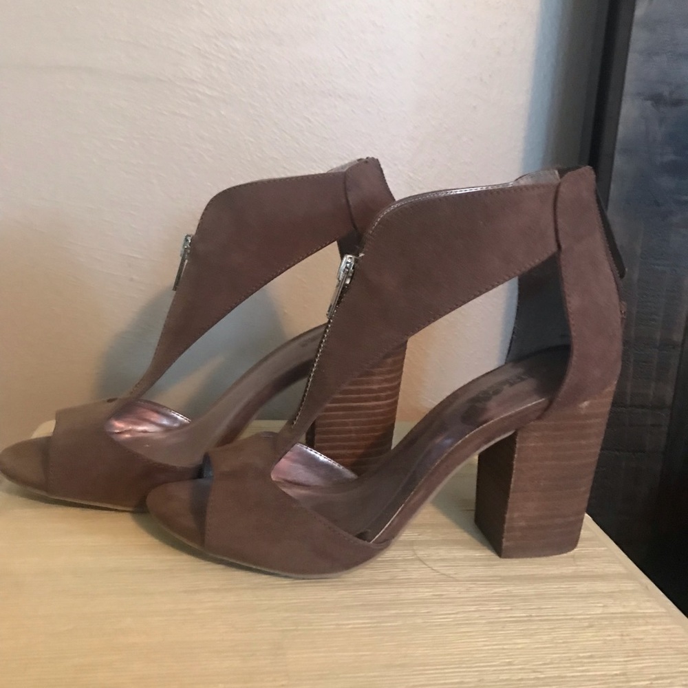Carlos Heels